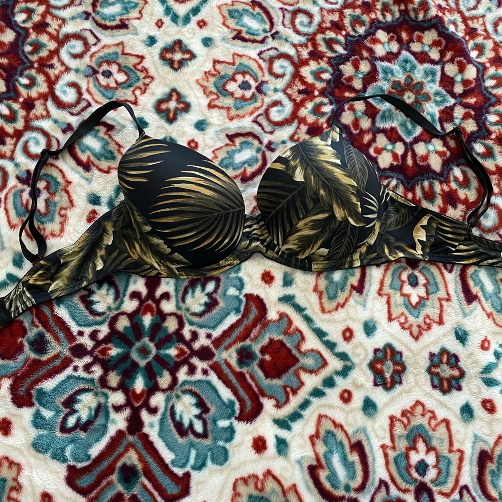 Pink Victorias secret bra leaf print 34D
